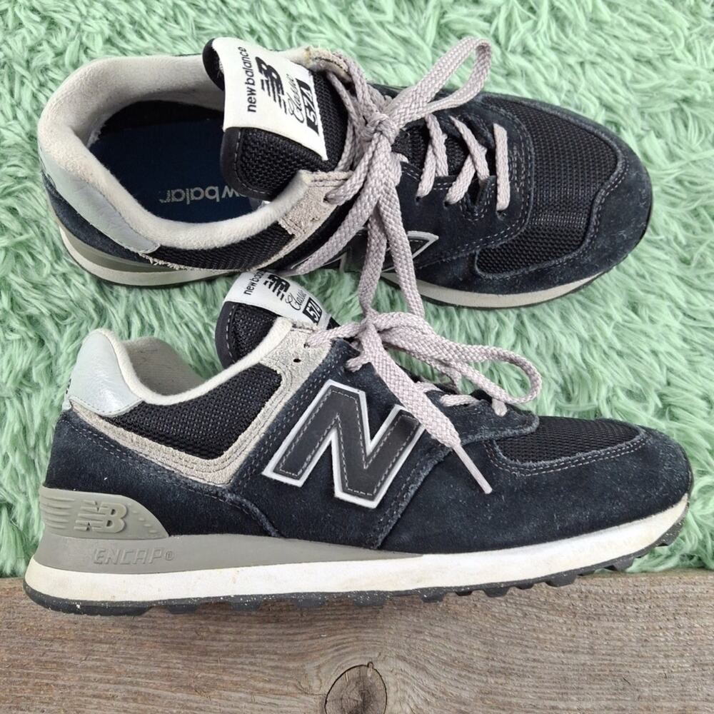 New Balance Women's 574 Classic Sneaker in Black and Gray